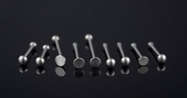 stylish hypoallergenic titanium labret