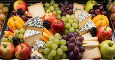 effective display tray arrangement