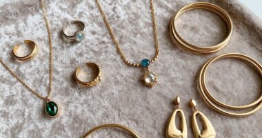 create versatile jewelry wardrobe